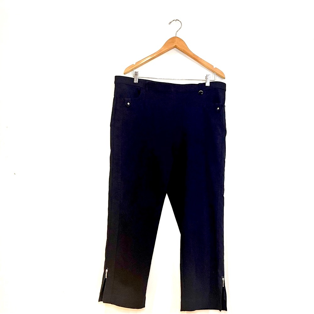 Emotions Navy blue 3/4 capri pants.